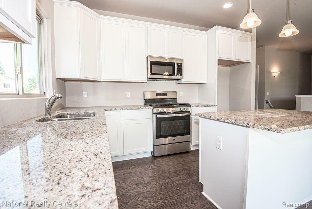 Property Photo: 305 Devonshire Drive MI 48446 4798