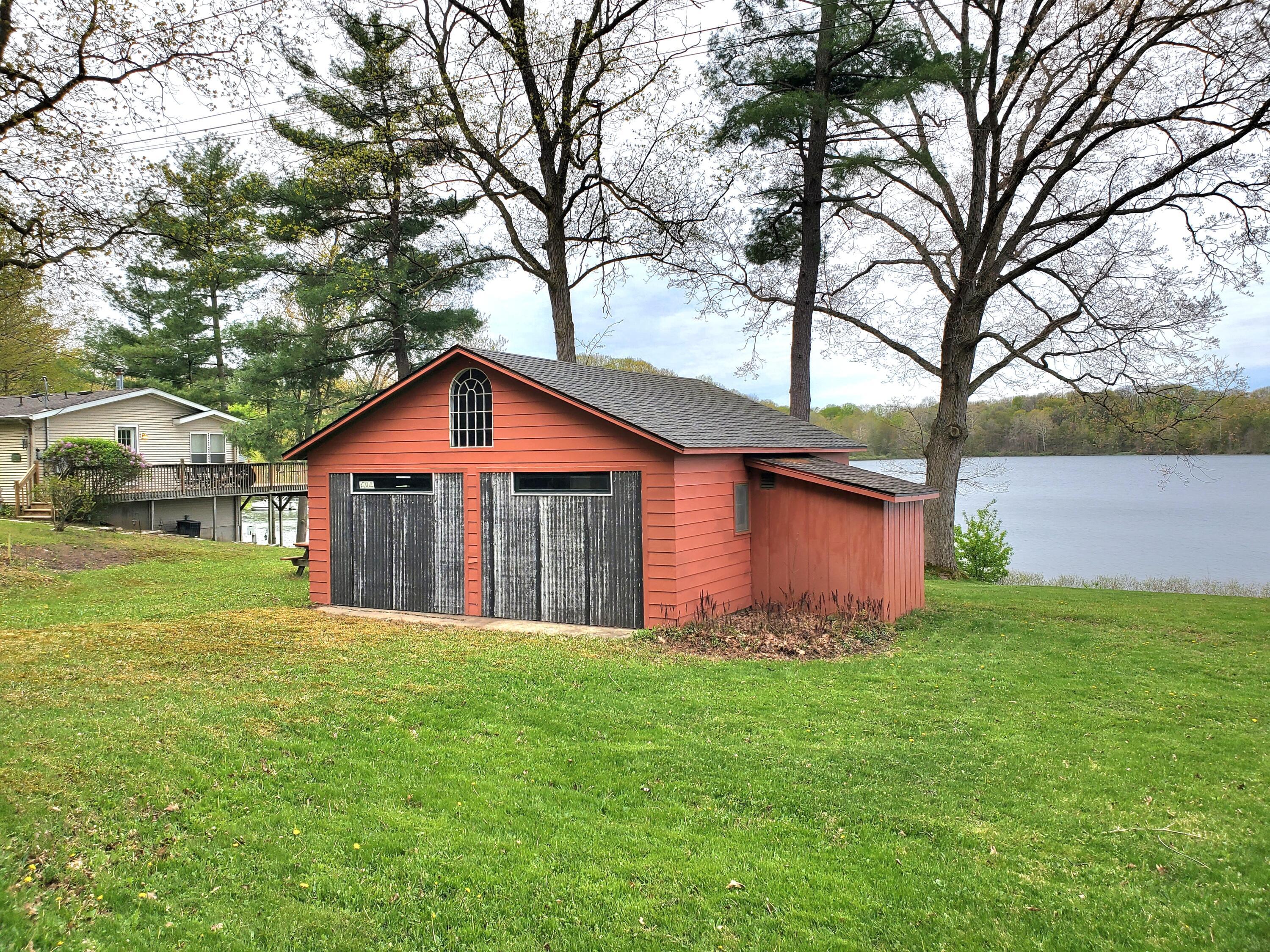 Property Photo: 684 E Lake Sixteen Drive MI 49010