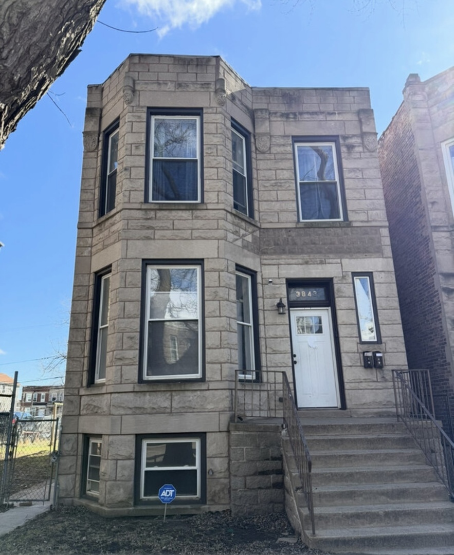 Property Photo: 3843 W Fillmore Street IL 60624