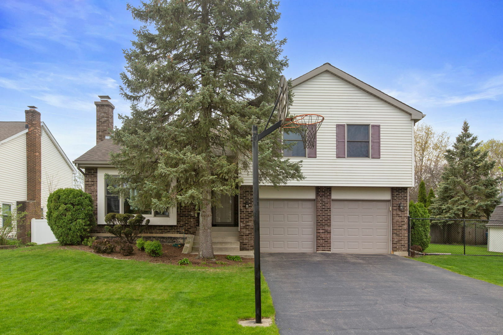 Property Photo: 759 Dunmore Lane IL 60103