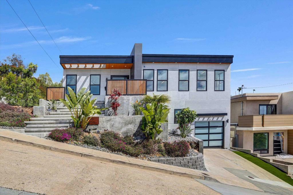 Property Photo: 1892 Titus St CA 92110