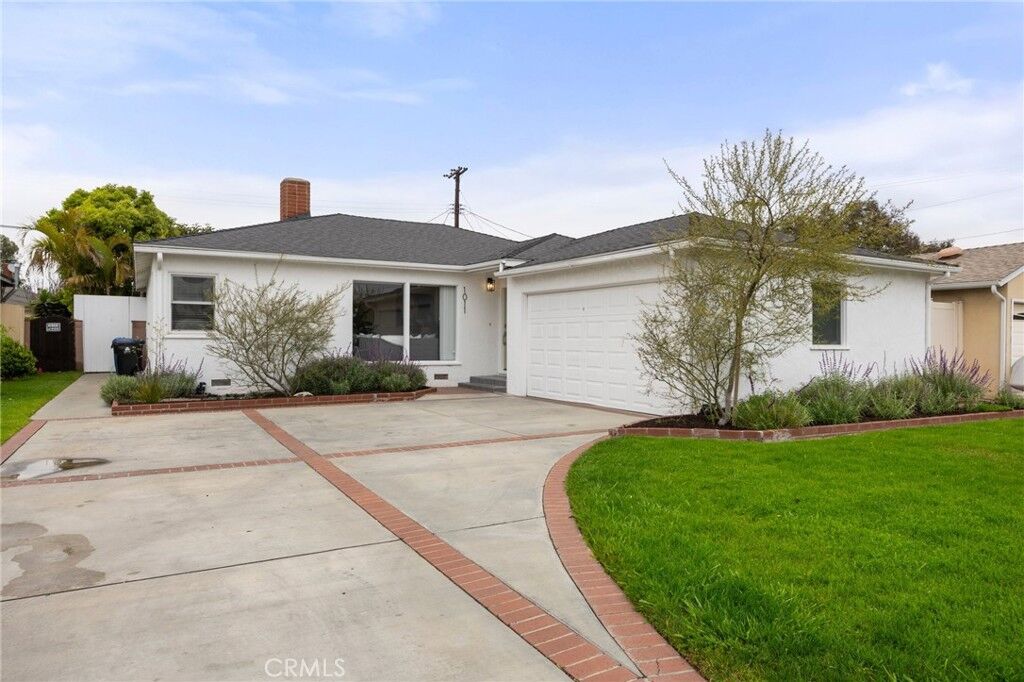Property Photo:  1011 W 186th Street  CA 90248 