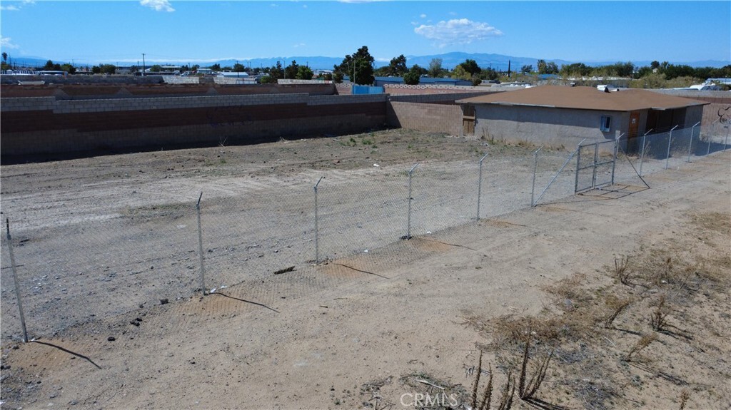 Property Photo: 42349 5th Street E CA 93535