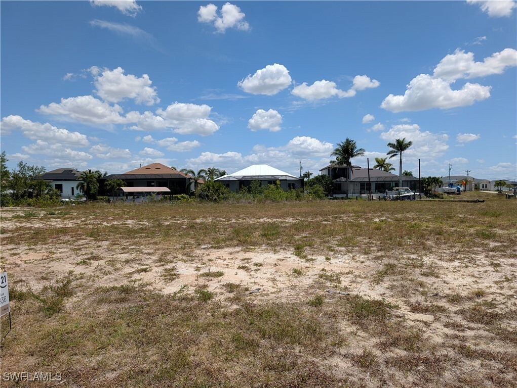 Property Photo: 15 NW 39th Avenue FL 33993