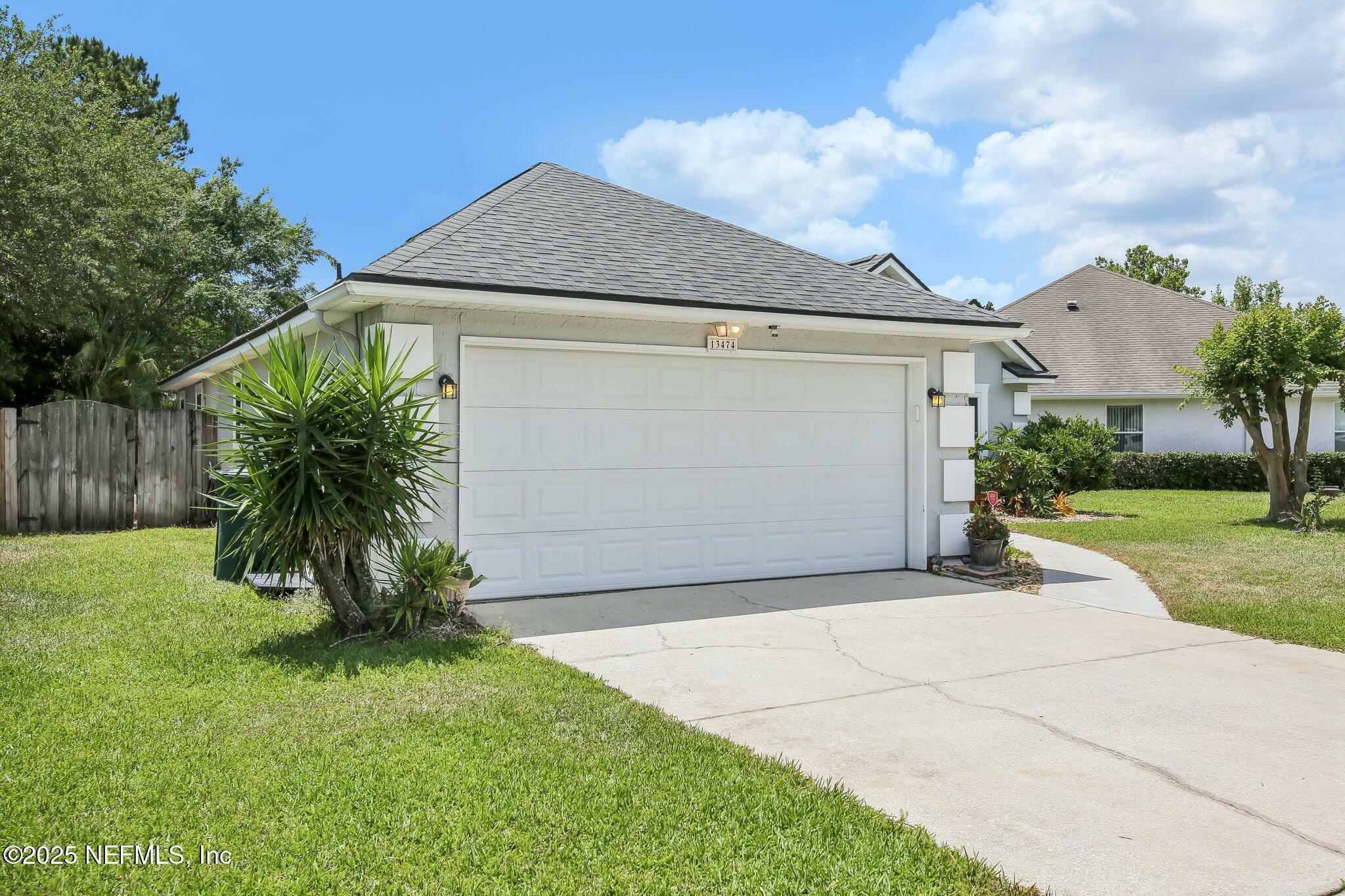 Property Photo: 13474 Las Brisas Way FL 32224