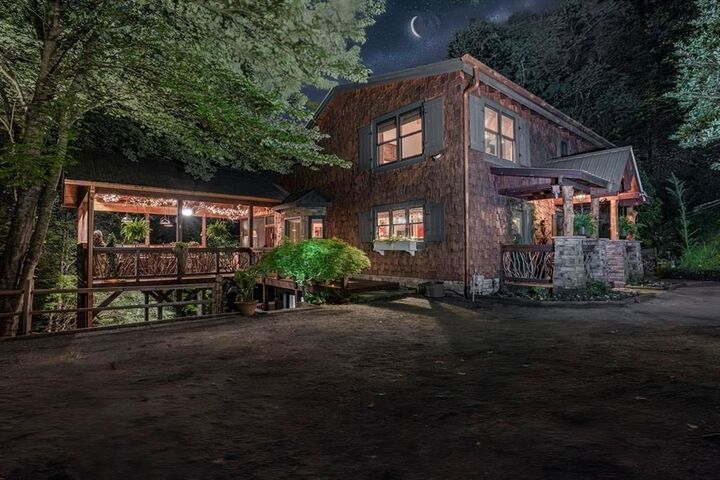 Property Photo:  360 Cascade Point  GA 30540 