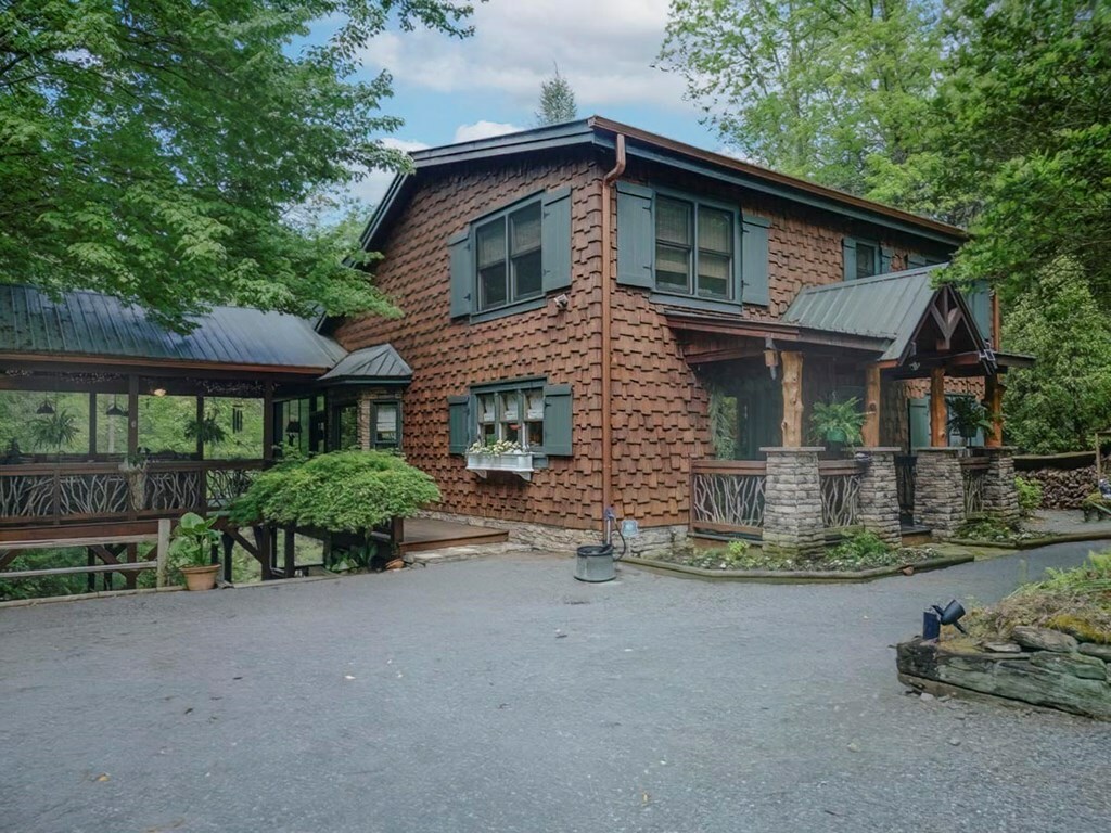 Property Photo: 360 Cascade Point GA 30540