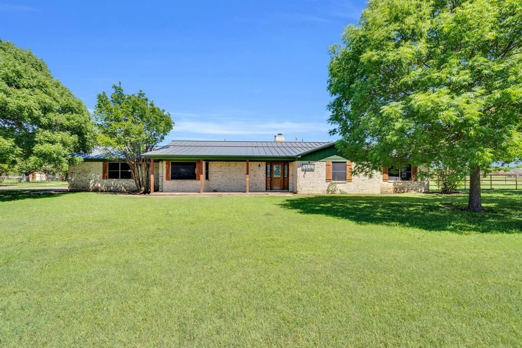 Property Photo: 1709 Impala Drive TX 76036