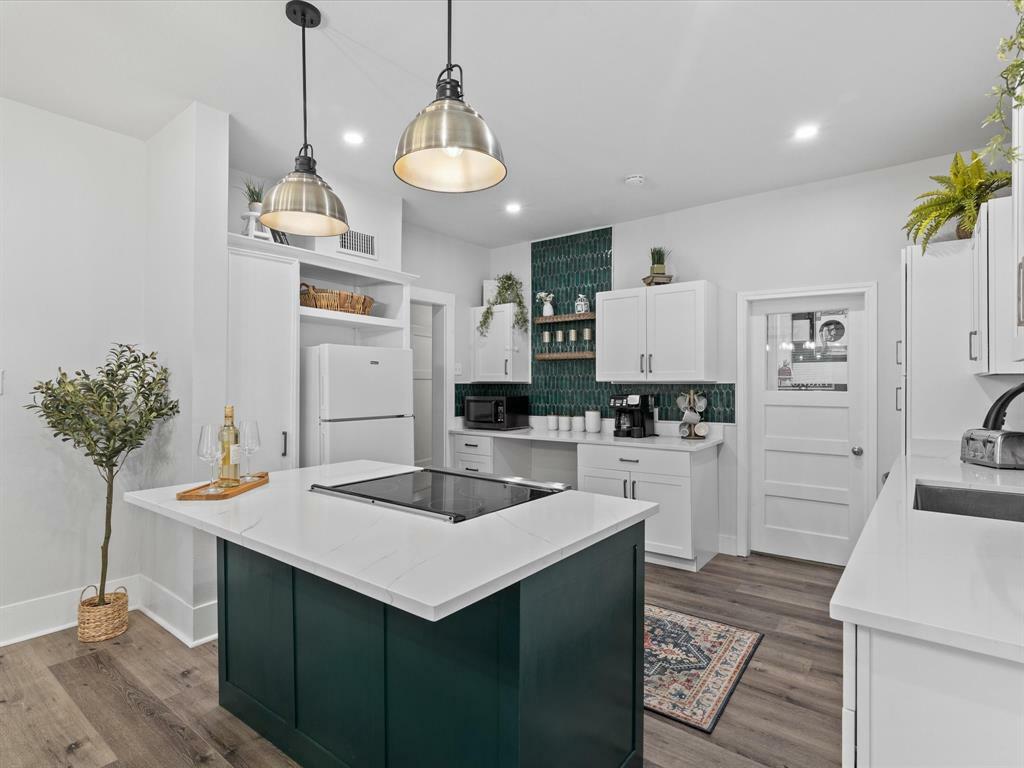 Property Photo:  711 W Knox Street  TX 75119 
