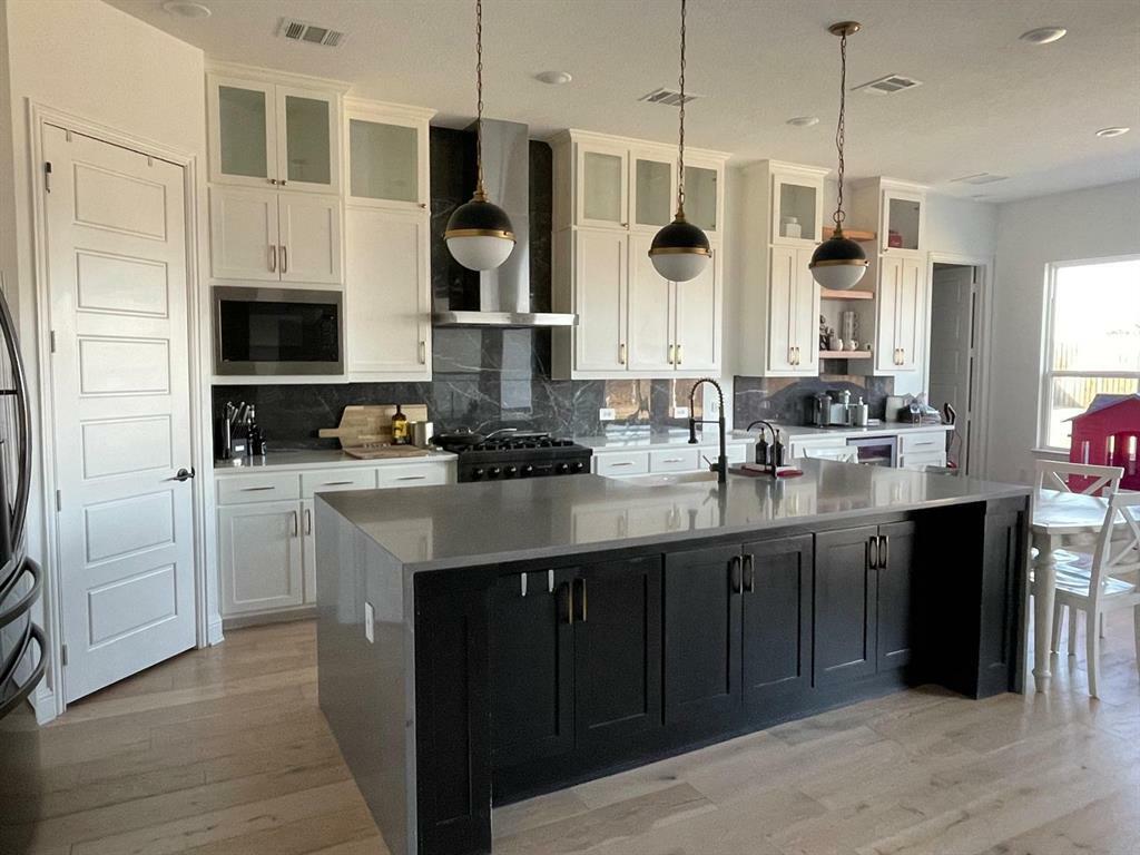 Property Photo: 8148 Castlebridge TX 75056