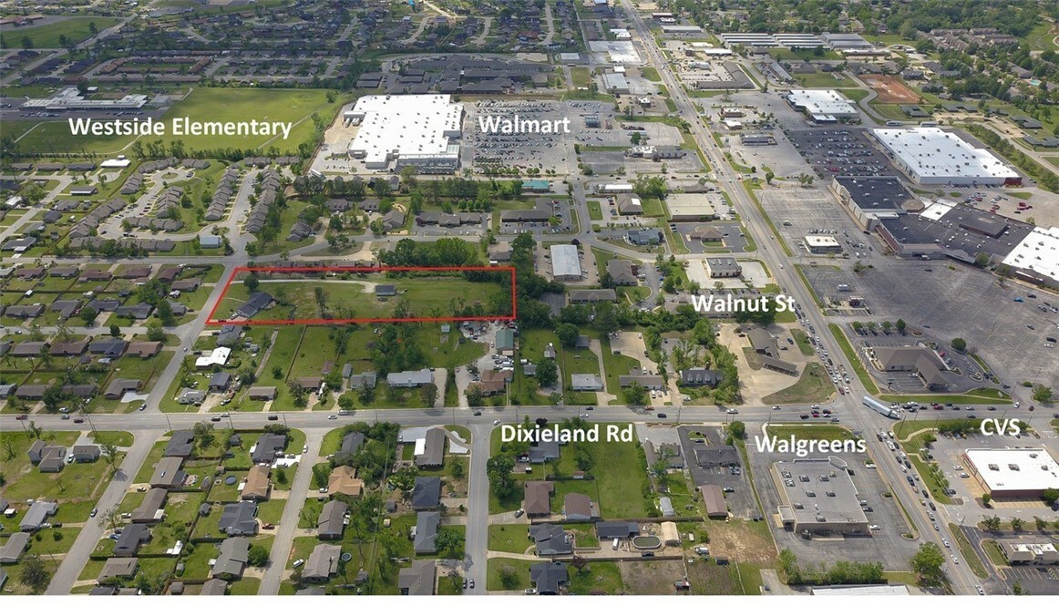 Property Photo: 1807 W Cypress Street AR 72758