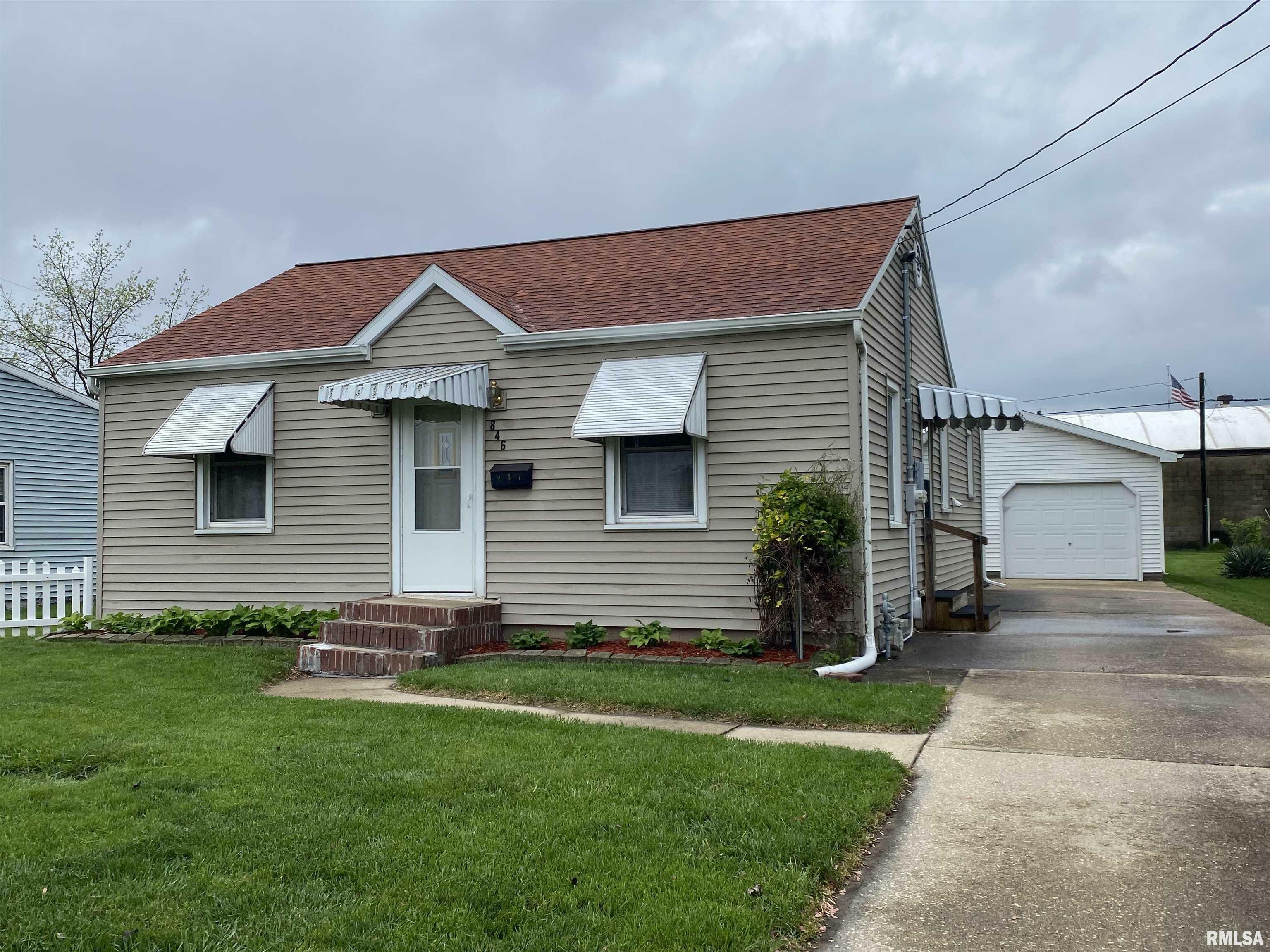 Property Photo: 846 S 7th Avenue IL 61520