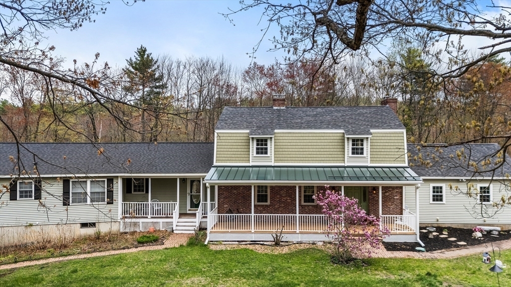 Property Photo:  534 Hooksett  NH 03032 