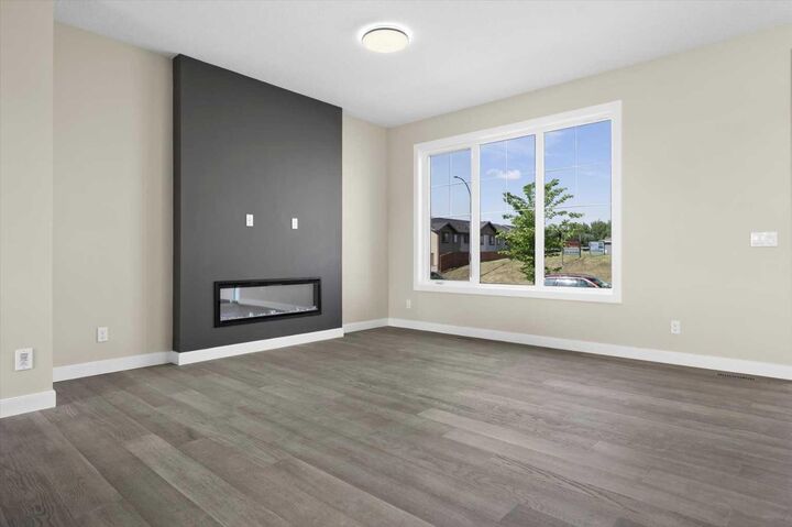 Property Photo: 434 River Avenue AB T4C 3B8