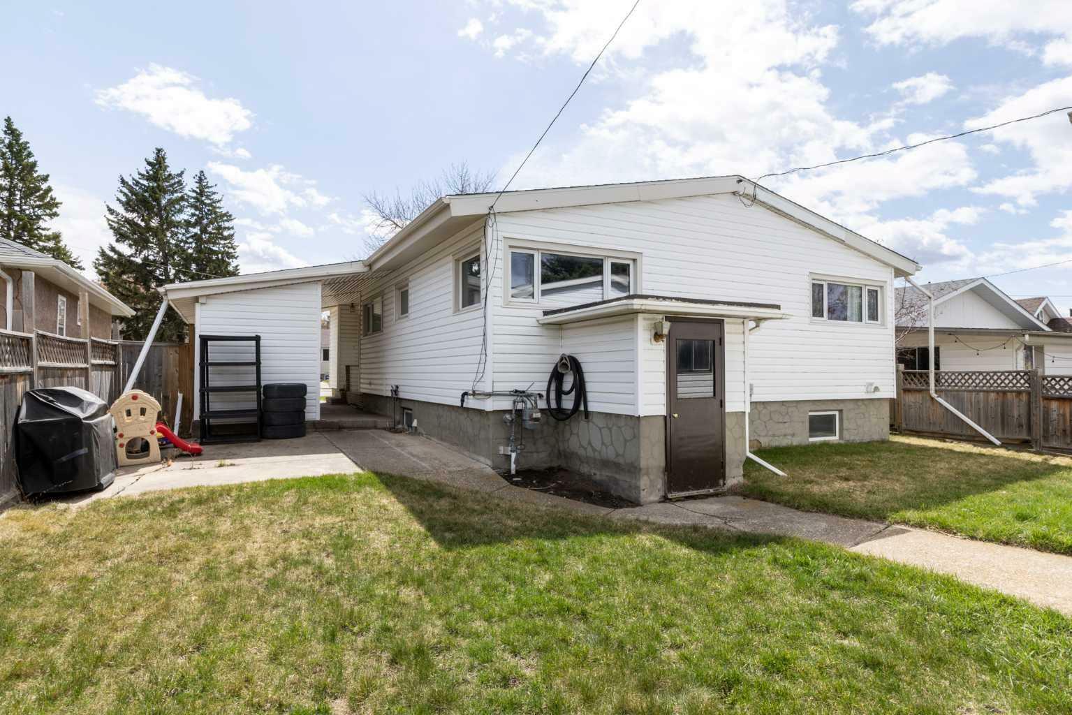 Property Photo: 5024 46 Street AB T4G 1L6
