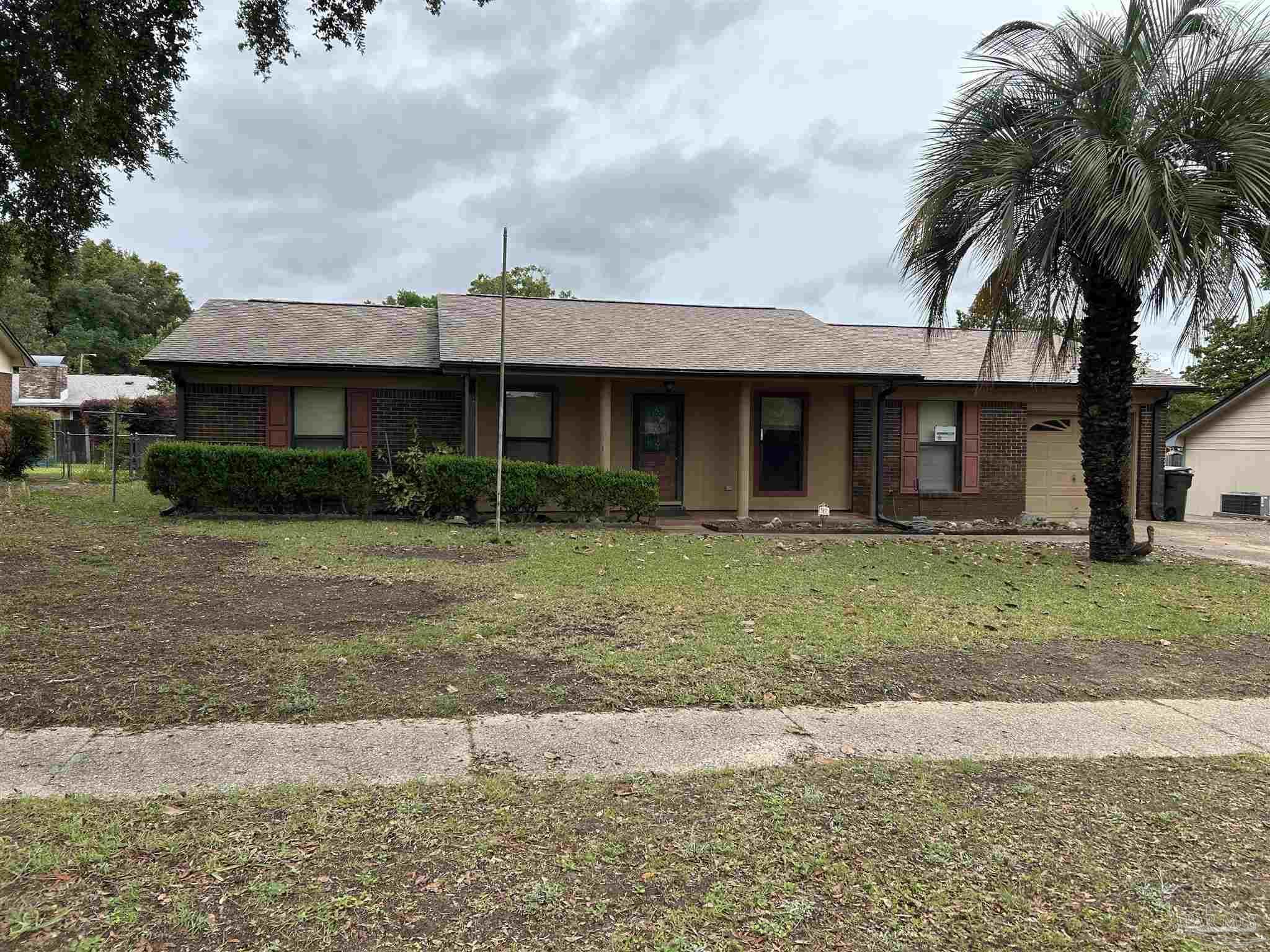 Property Photo: 7851 Coronet Way FL 32514