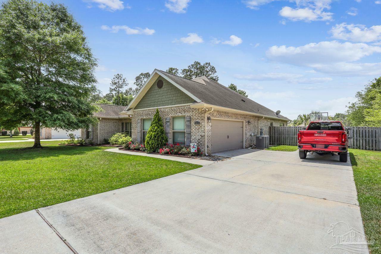 Property Photo: 6019 Augustine Dr FL 32571