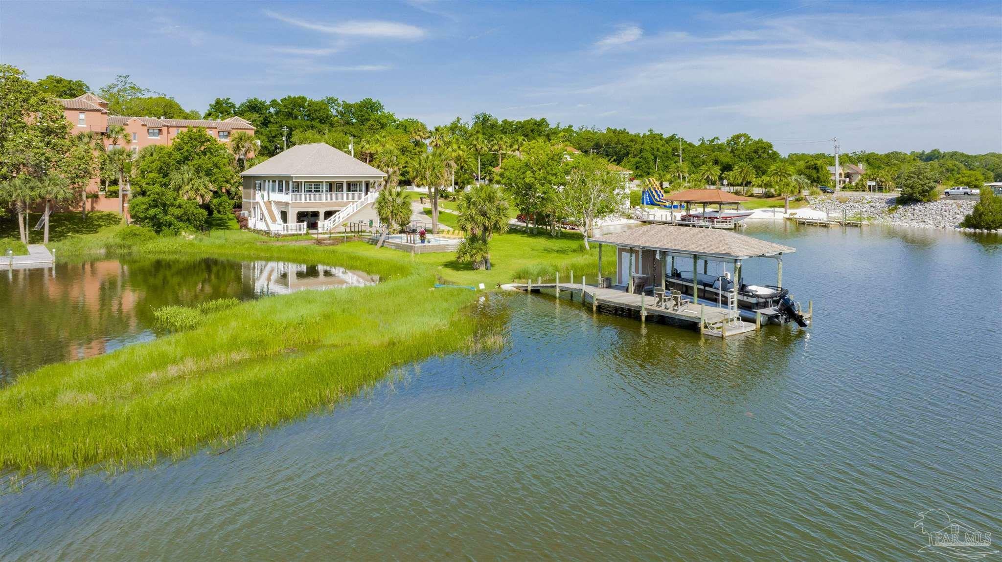 Property Photo: 2015 E Gadsden St FL 32501