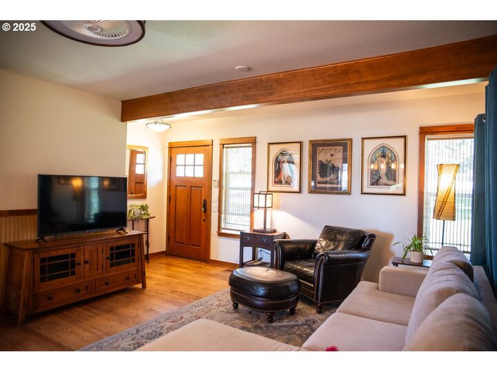 Property Photo: 62725 Eagle Rd OR 97701