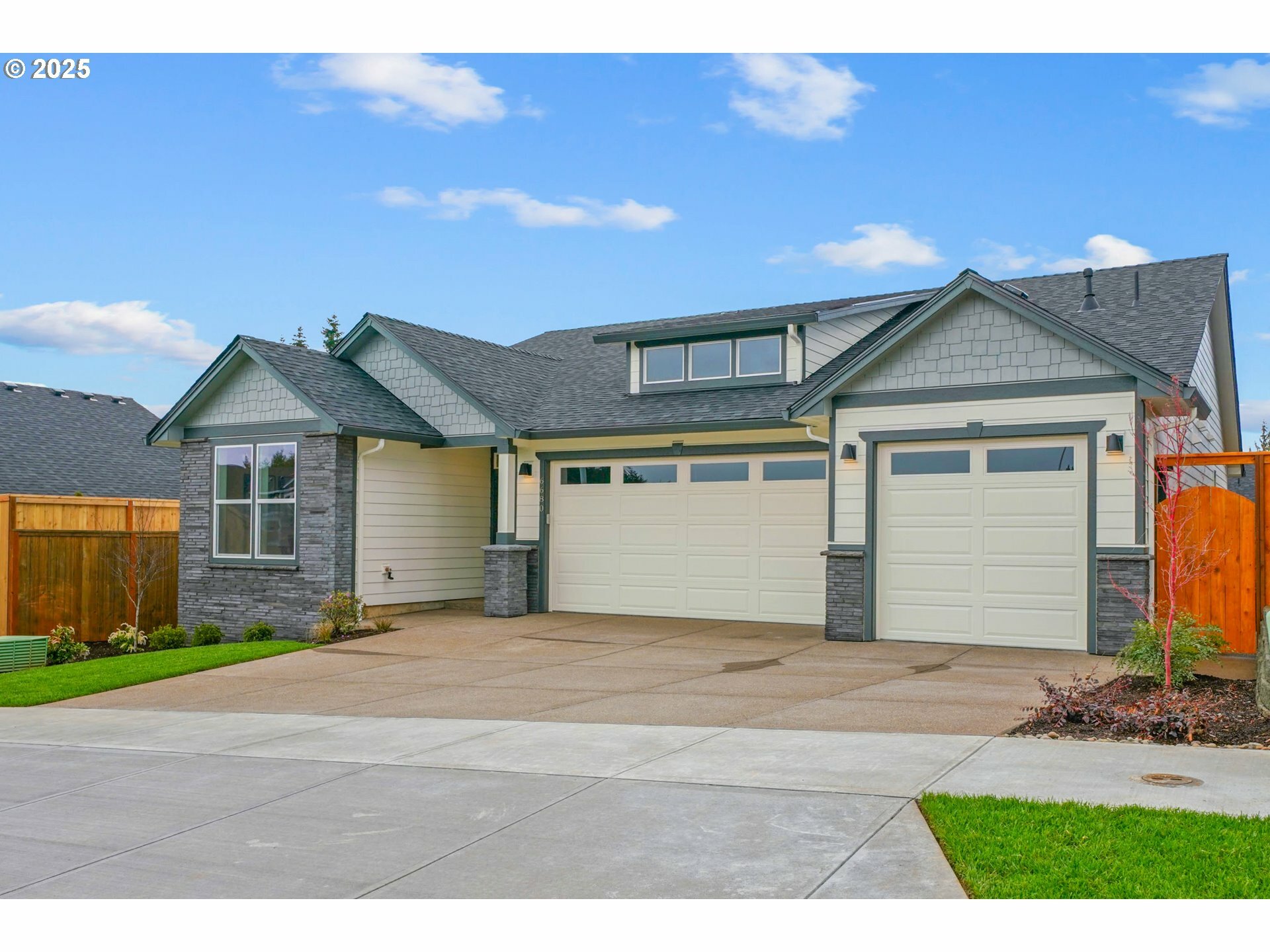 Property Photo: 6680 Naomi Danielle St SE OR 97306