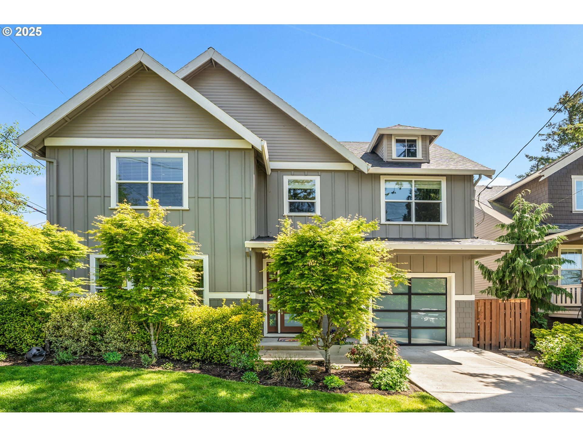 Property Photo: 7208 SW 28th Ave OR 97219