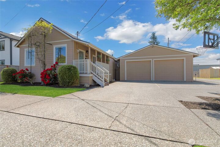 Property Photo: 2016 Initial Avenue WA 98022