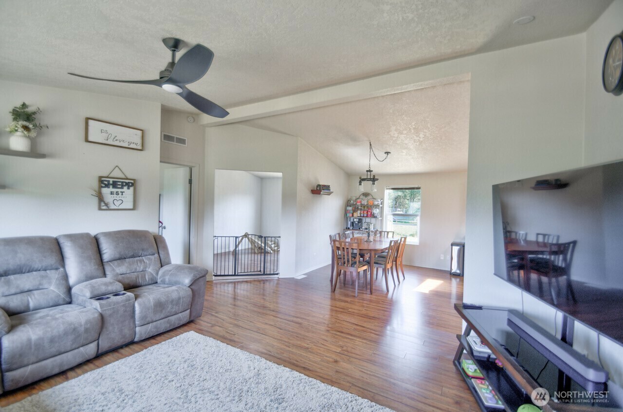 Property Photo:  117  Hewitt Road  WA 98532 