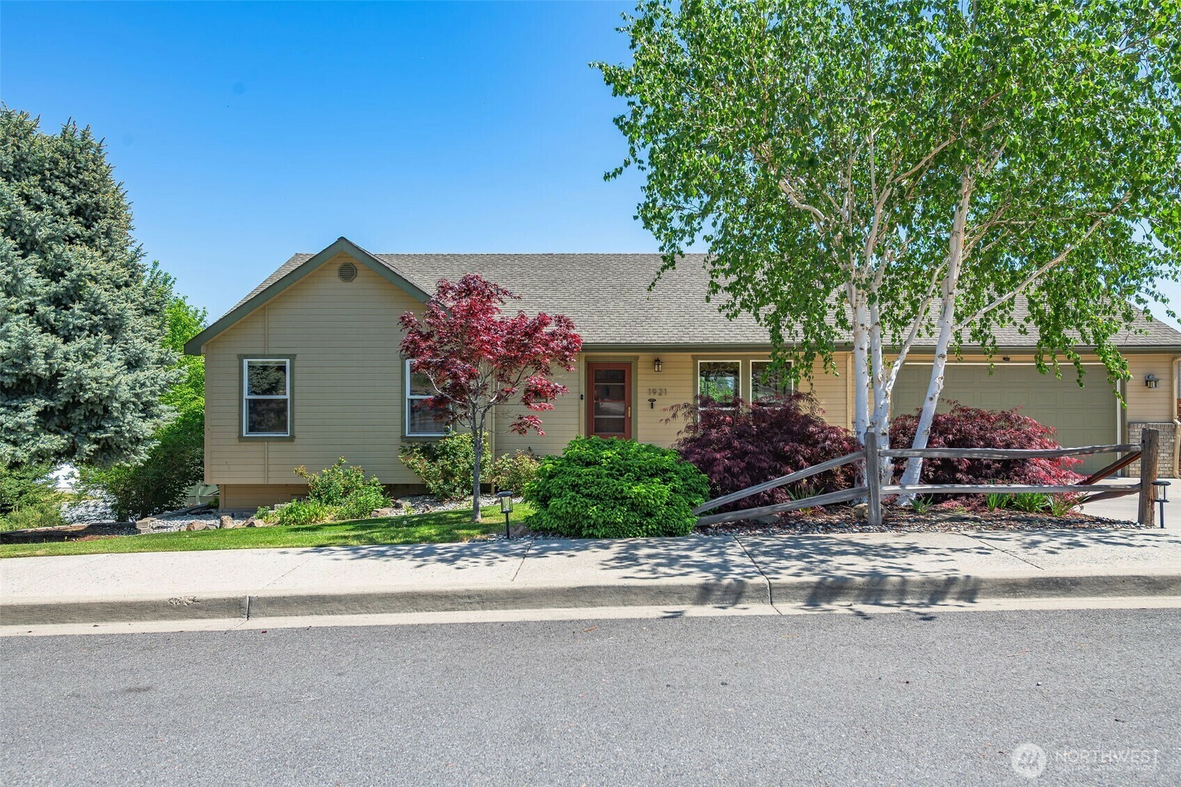 Property Photo: 1921 Hideaway Place WA 98801