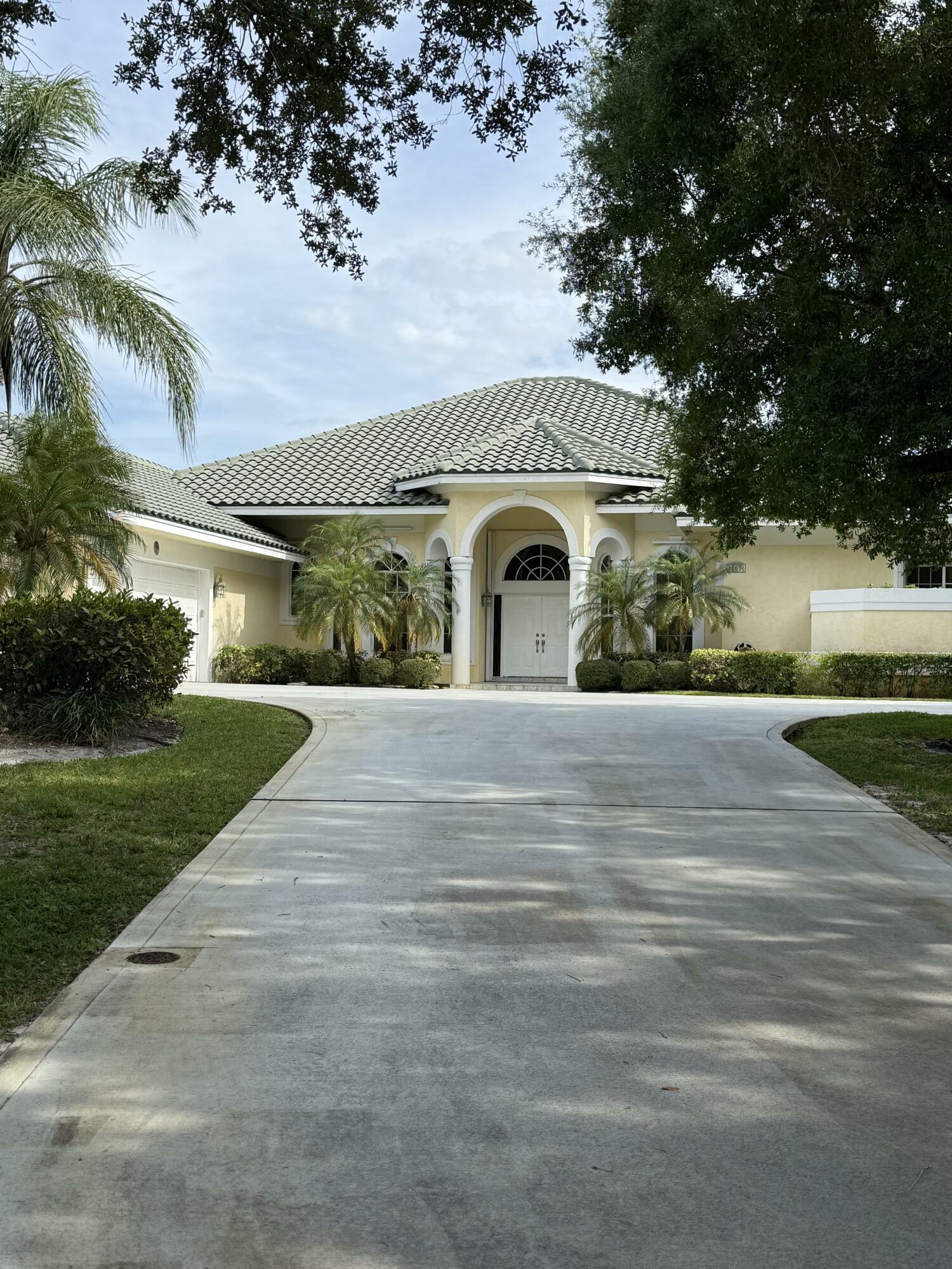 Property Photo: 10026 SE Buttonwood Way FL 33469