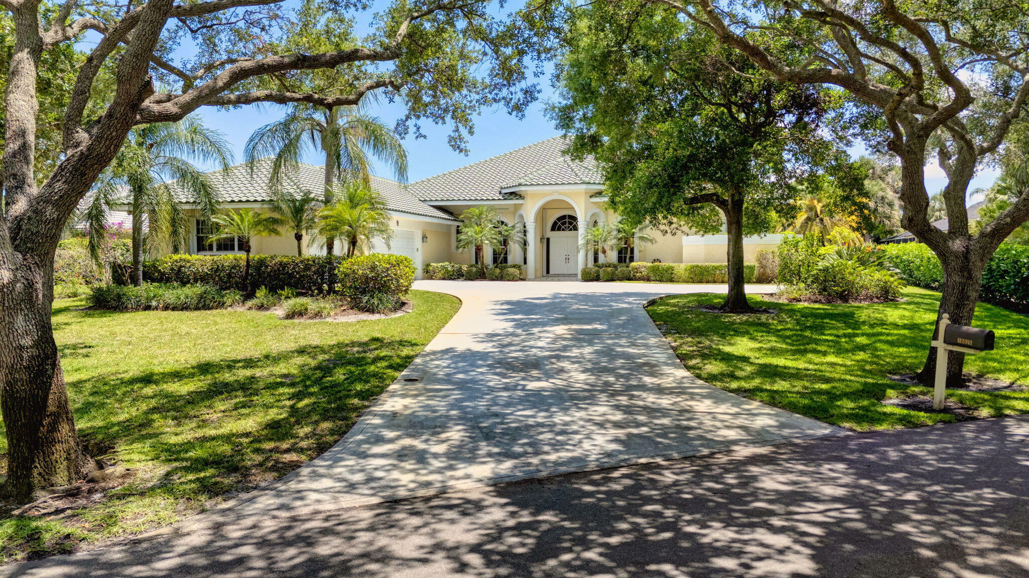 Property Photo: 10026 SE Buttonwood Way FL 33469