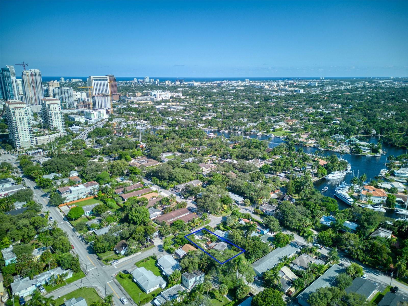 Property Photo: 317 SW 9th Ave FL 33312