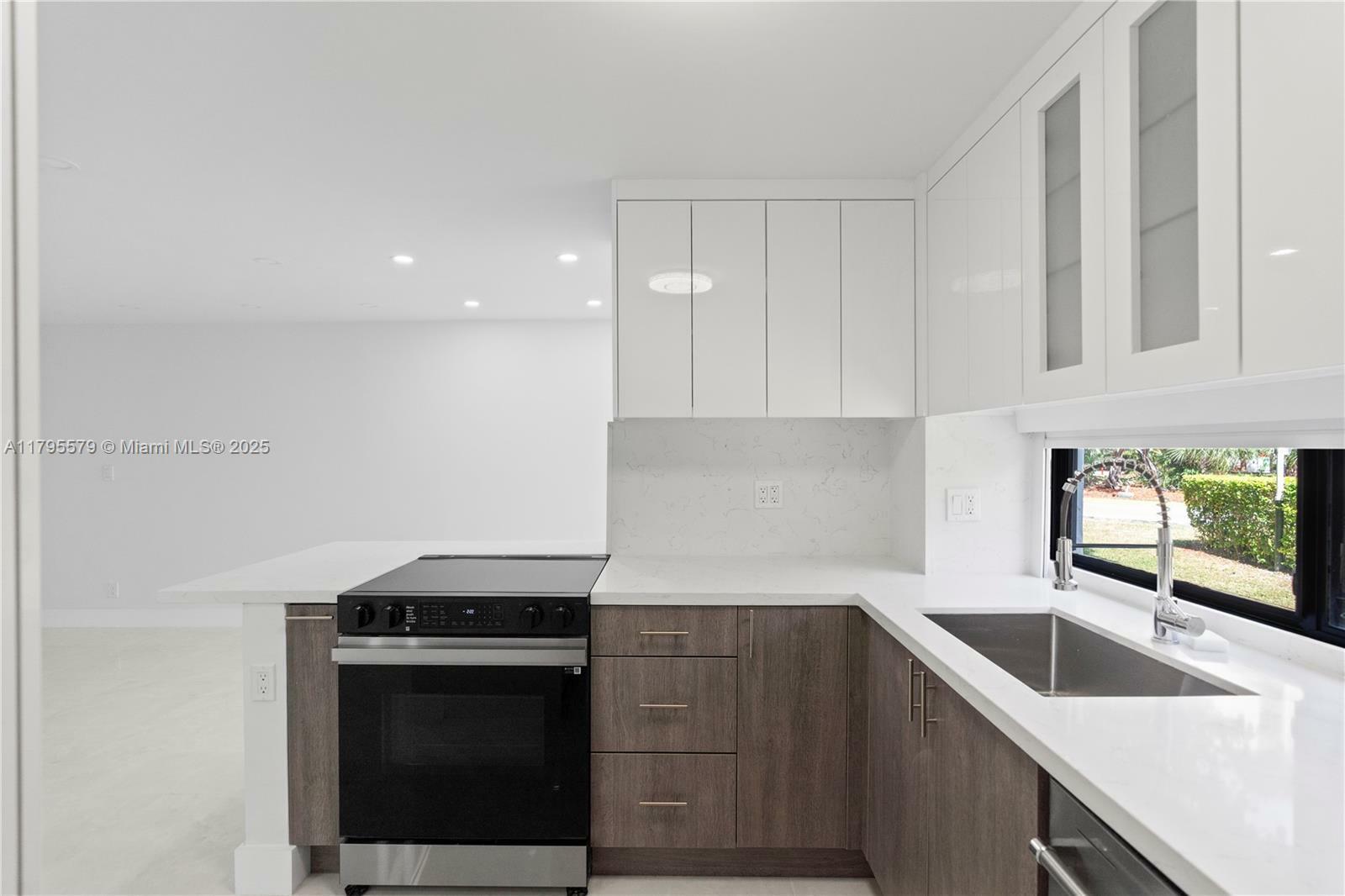 Property Photo: 17011 N Bay Rd 108 FL 33160
