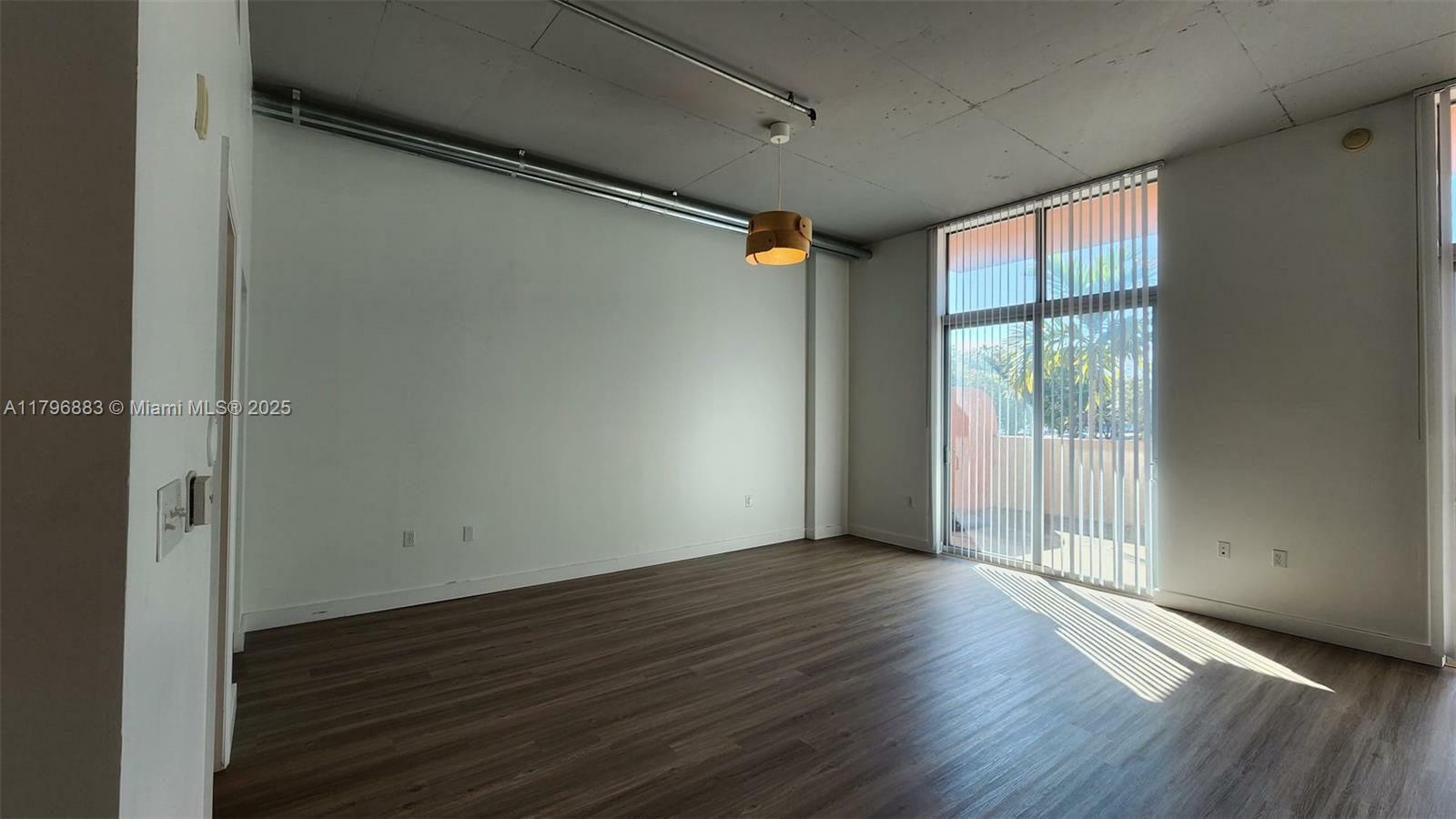 Property Photo: 2100 Van Buren St 205 FL 33020