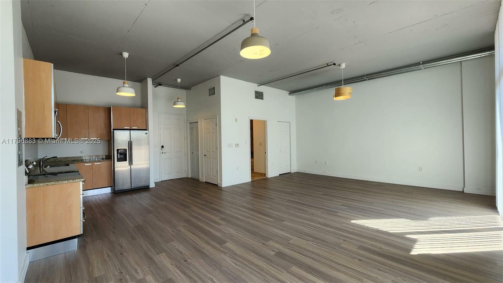 Property Photo: 2100 Van Buren St 205 FL 33020