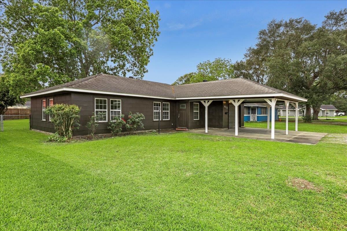 Property Photo: 612 S 9th Street TX 77627