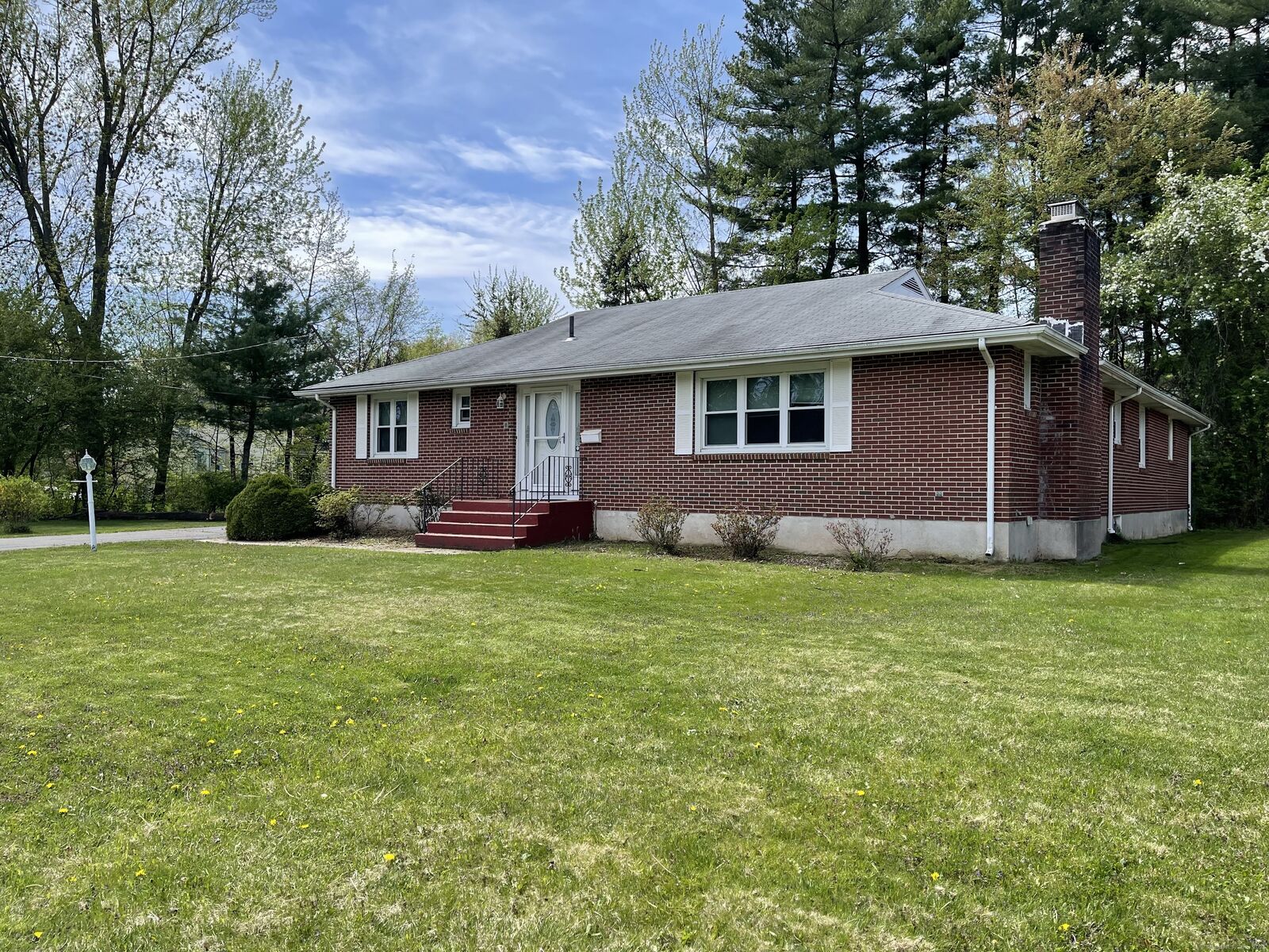 Property Photo:  25 Lindy Lane  CT 06117 