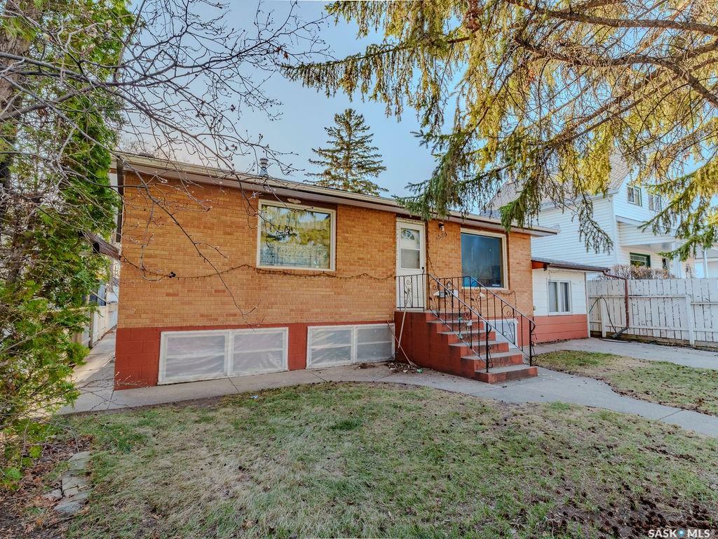 Property Photo: 1525 Empress Avenue SK S7K 3G4