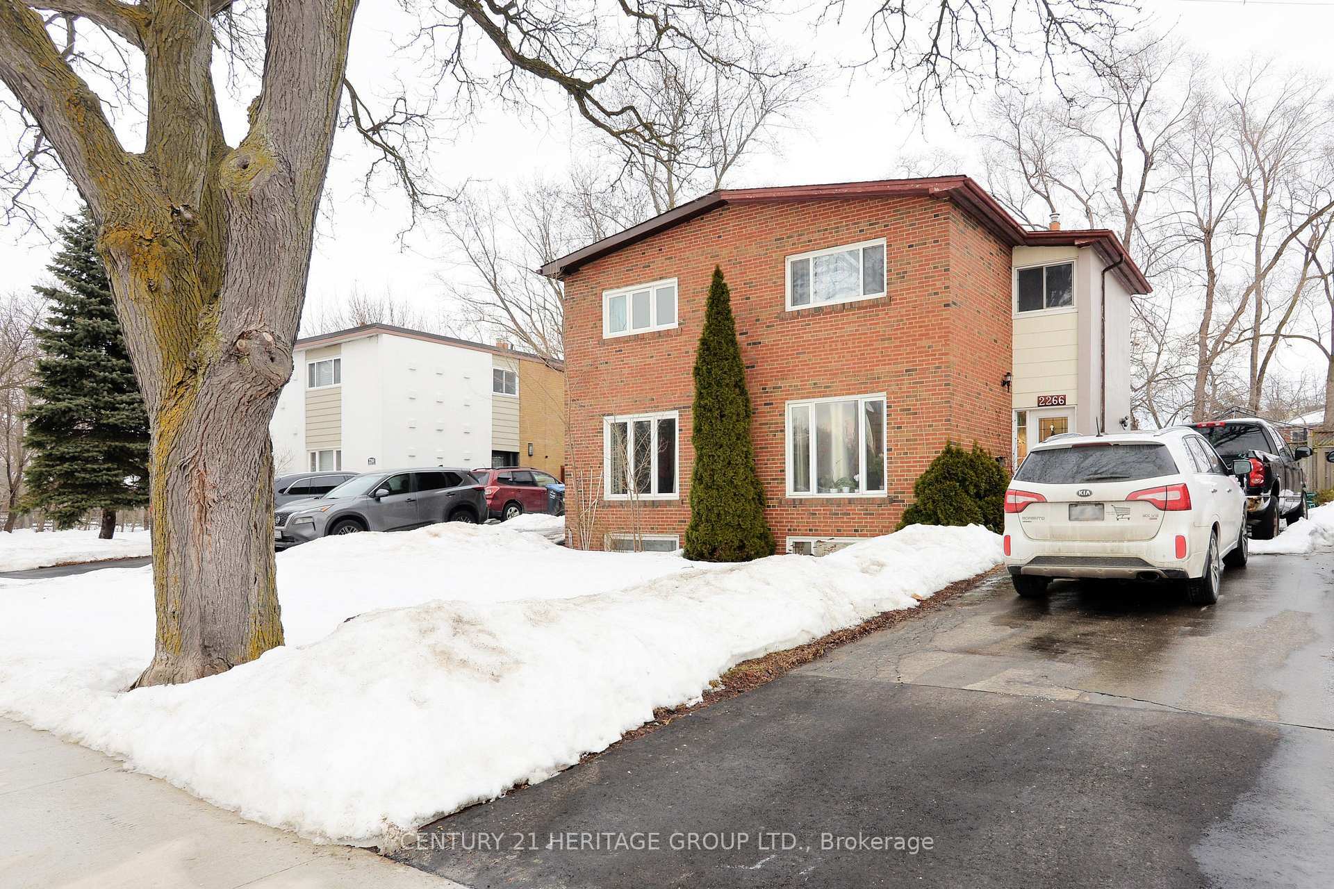 Property Photo: 2266 Brookhurst Road ON L5J 1P9