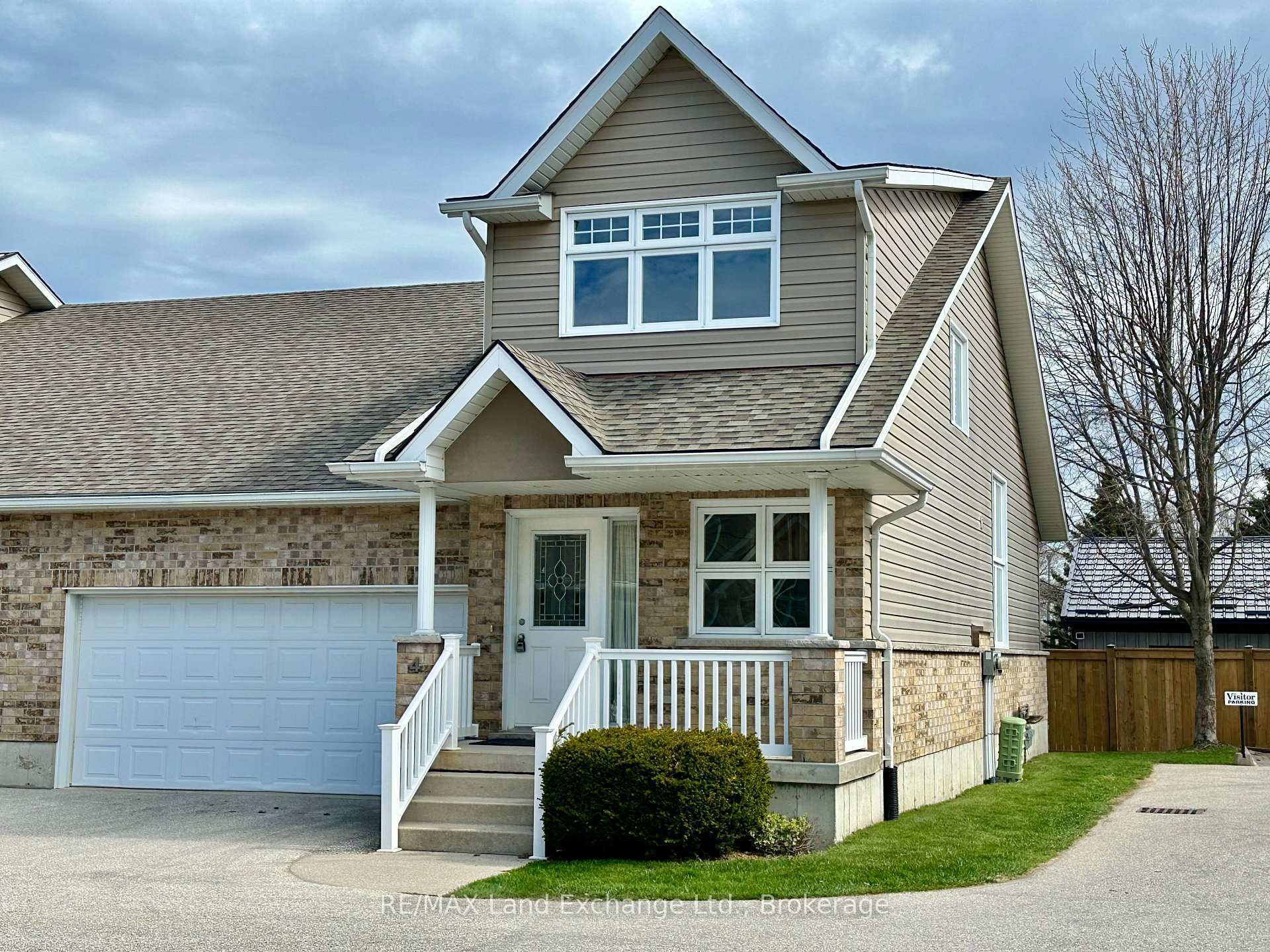 Property Photo: 433 Queen Street 4 ON N2Z 0A2