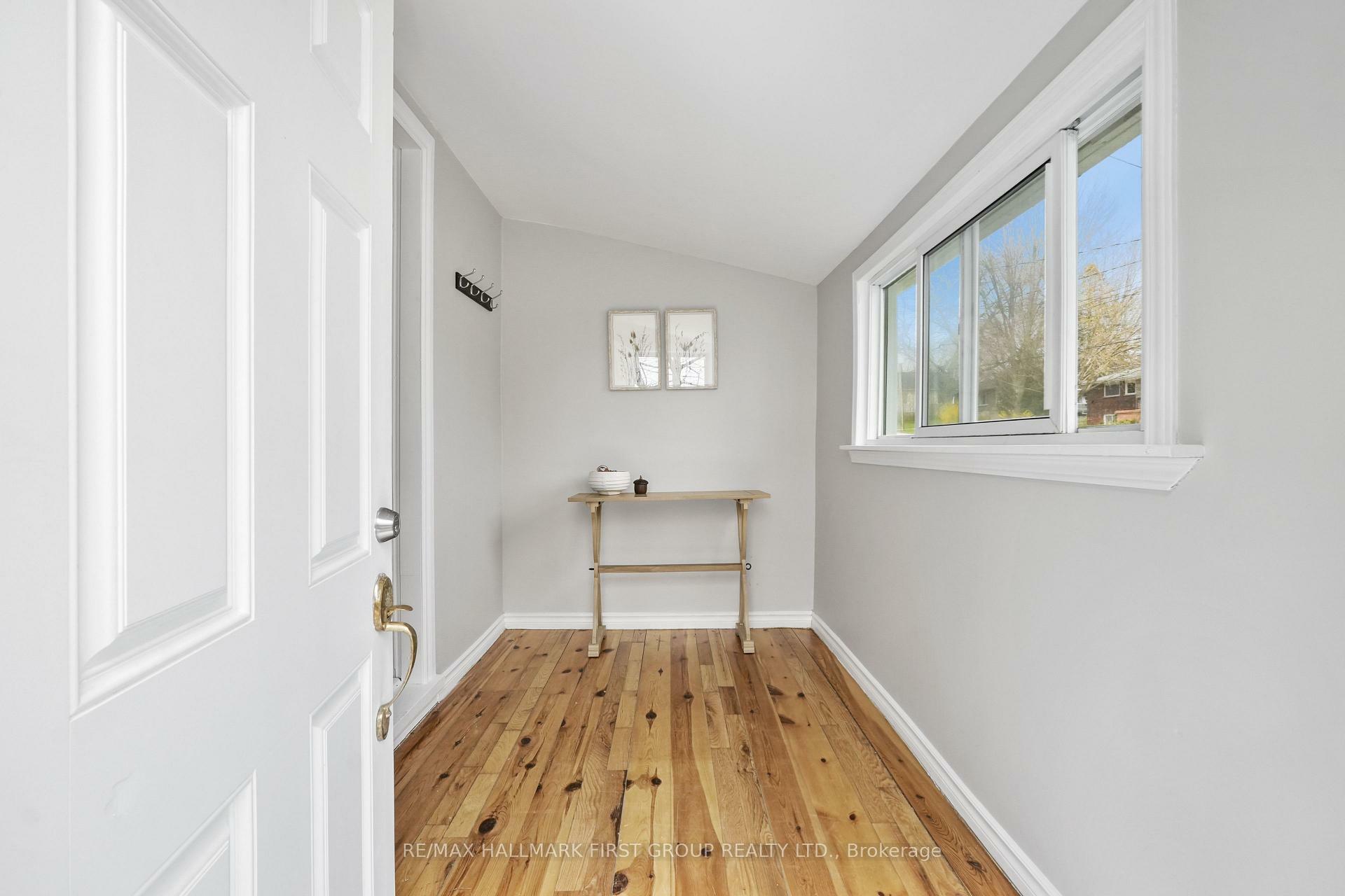 Property Photo: 5 Burnham Avenue ON K0K 1S0
