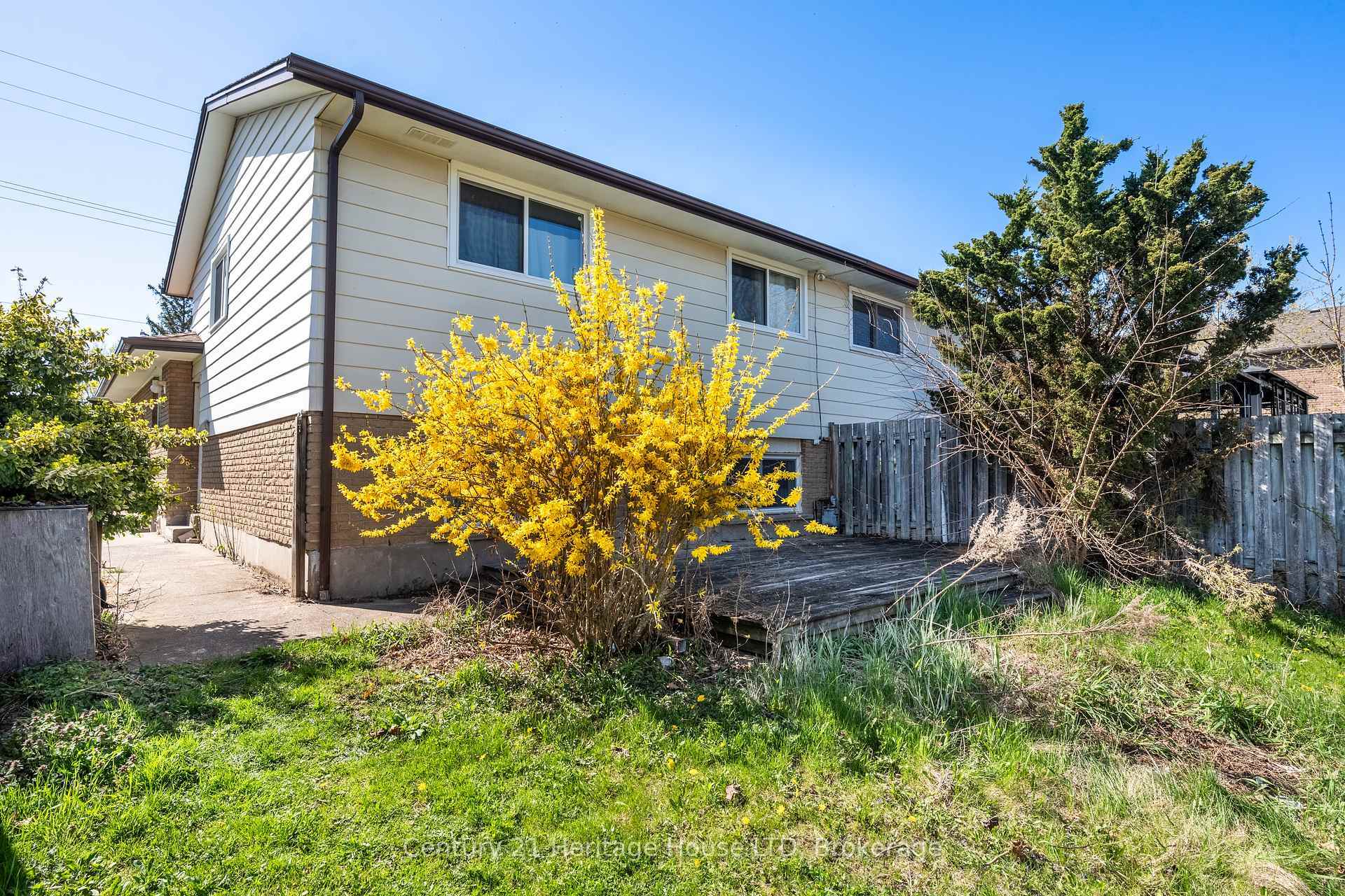 Property Photo: 580 First Avenue N ON L3C 1Z3