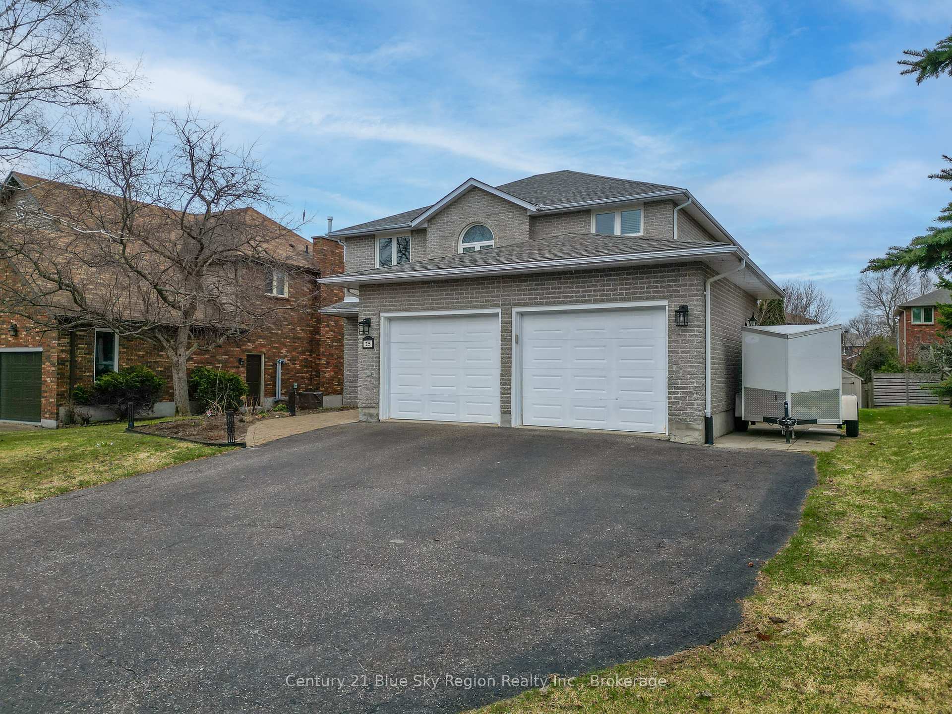 Property Photo: 25 Canterbury Crescent ON P1C 1K9