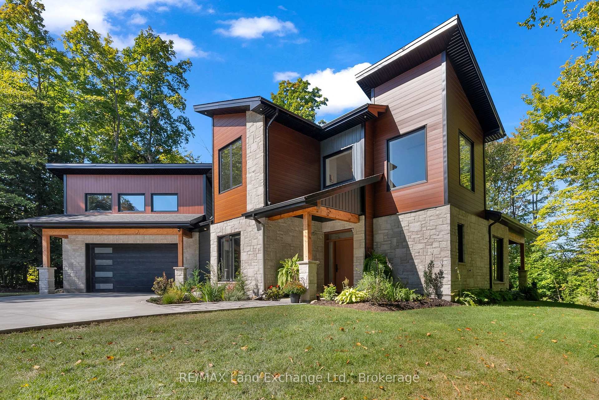 Property Photo: 19 Walker Way ON N0H 2G0