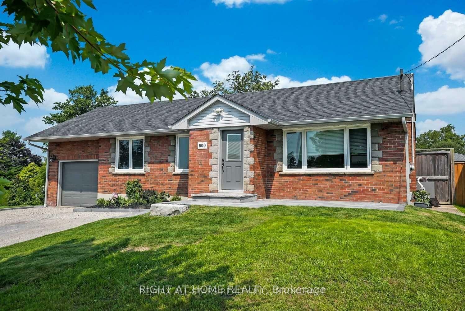 Property Photo:  600 Ridgeway Avenue  ON L1J 2W2 