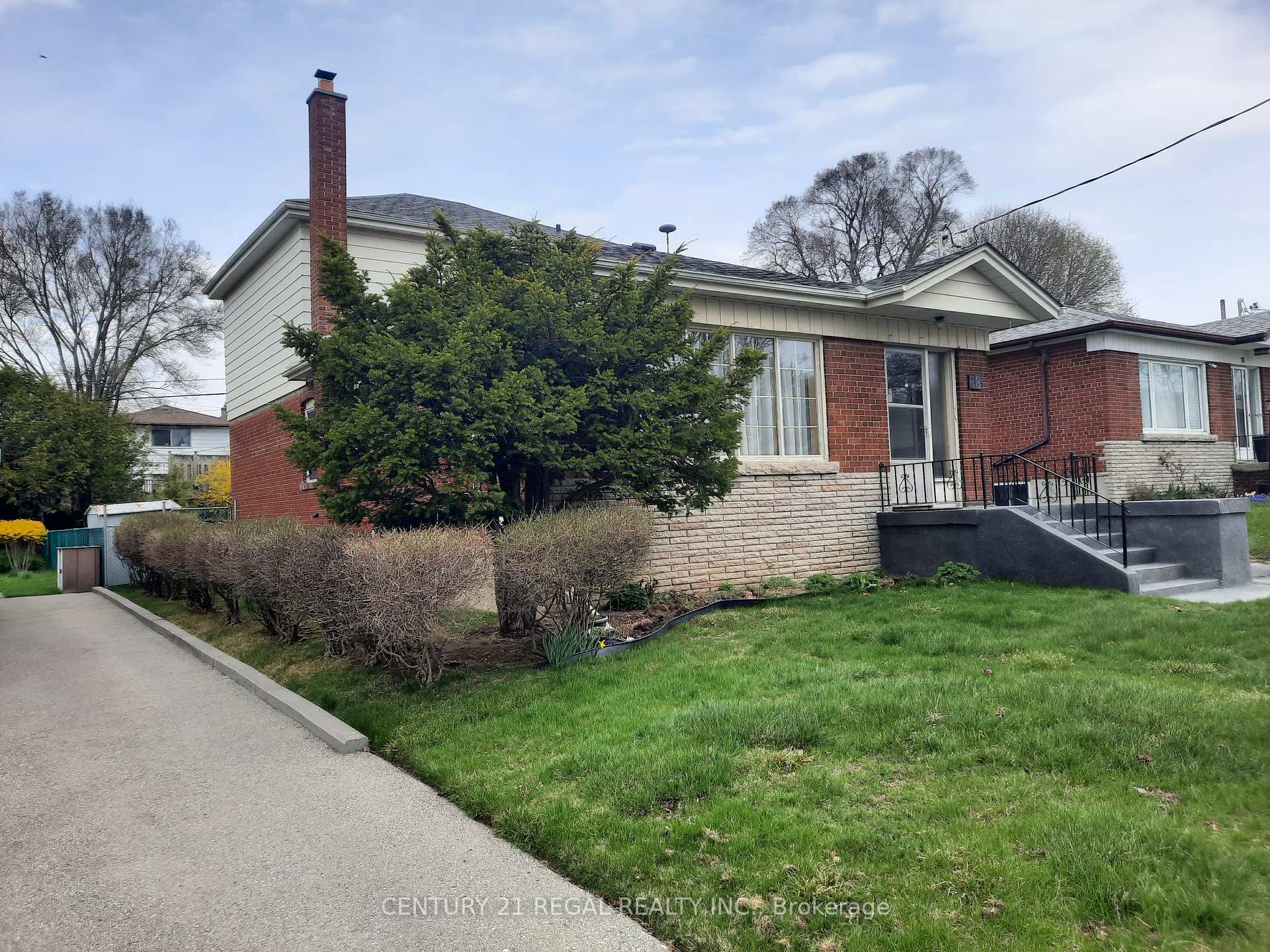 Property Photo: 68 Blakemanor Boulevard ON M1J 2W5
