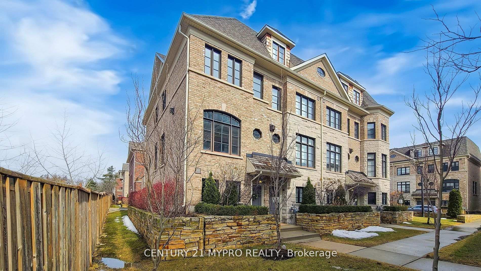 2039 Queensborough Gate E 47  Mississauga ON L5M 0Y1 photo