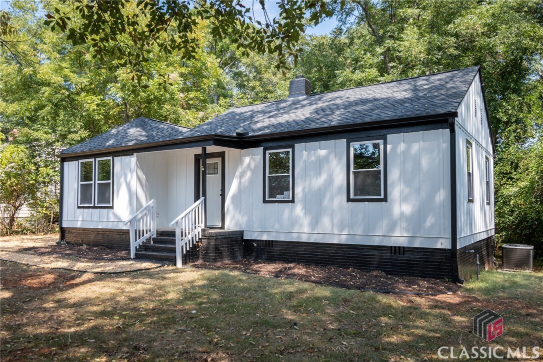 Property Photo: 495 Clover Street GA 30607