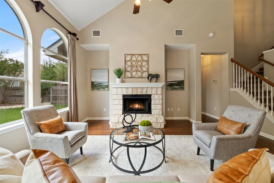 Property Photo:  11121 Sandstone Trail  TX 78750 