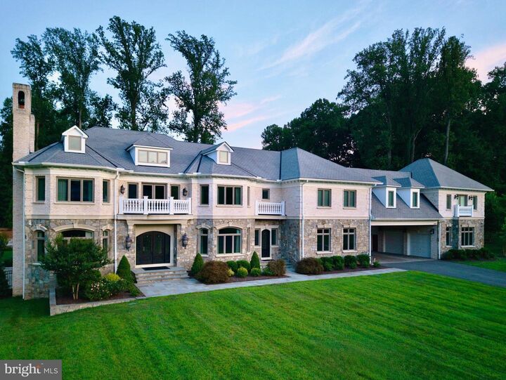 Property Photo: 1039 Aziza Court VA 22066