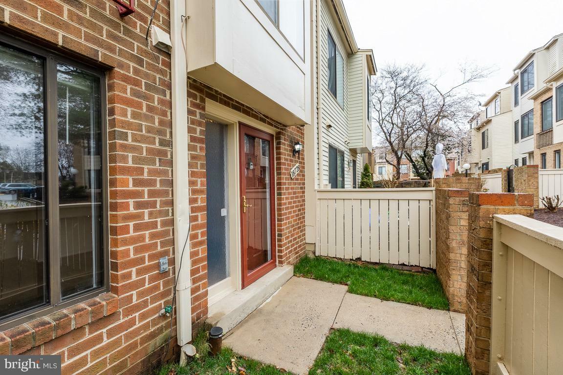 Property Photo: 18728 Nathans Place MD 20886